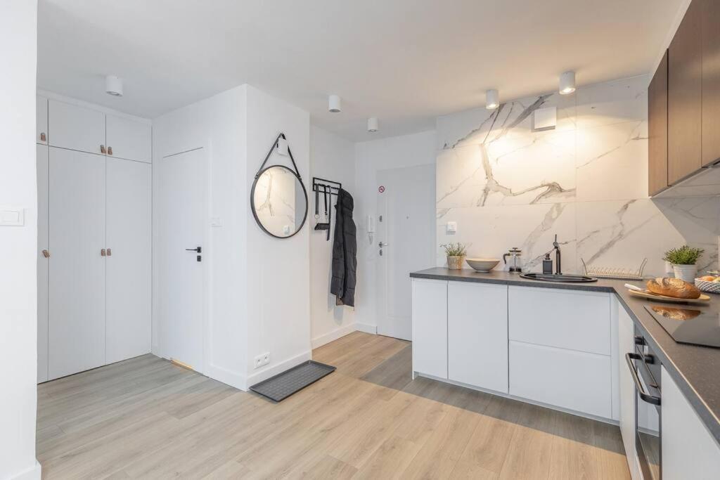 Superapart Jana Pawla Ii, Apt 302 Cozy Urban Retreat, Perfect For Couples Warsaw Exterior photo